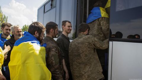 Rusia y Ucrania intercambian 95 prisioneros de guerra
