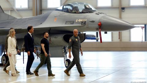 Países de OTAN comienzan a enviar aviones F-16 a Ucrania