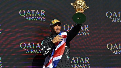 Towcester (United Kingdom), 07/07/2024.- Mercedes driver Lewis Hamilton of Britain celebrates winning the Formula One British Grand Prix at the Silverstone Circuit racetrack in Towcester, Britain, 07 July 2024. (Fórmula Uno, Reino Unido) EFE/EPA/PETER POWELL .