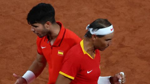 Paris (France), 27/07/2024.- Rafael Nadal (R) and Carlos Alcaraz of Spain react during their Men's Doubles first round match against Maximo Gonzalez and Andres Molteni of Argentina at the Tennis competitions in the Paris 2024 Olympic Games, at the Roland Garros in Paris, France, 27 July 2024. (Tenis, Francia, España) EFE/EPA/DIVYAKANT SOLANKI