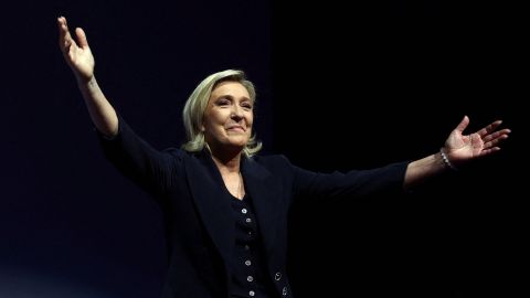 La extrema derecha de Marine Le Pen queda "a las puertas del poder" luego de su triunfo en la primera vuelta de las parlamentarias en Francia