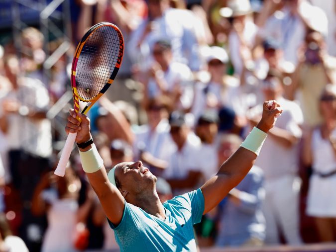 Con las manos al cielo el español Rafa Nadal celebró su victoria en las semifinales del torneo en Suecia donde disputará la final este mismo domingo ya con la mirada puesta en los Juegos Olímpicos 2024.