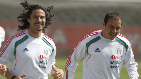 Mexico's soccer players Cuauhtemoc Blanco, right, and Braulio Luna run during a training session in Mexico City, Monday, March 15, 2010. Mexico will face North Korea on Wednesday in Torreon, Mexico, in preparation for the FIFA 2010 World Cup in South Africa.(AP Photo/Claudio Cruz)