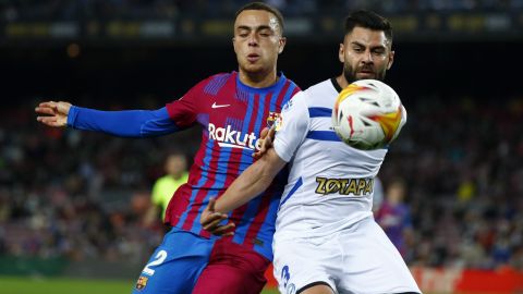 Rubén Duarte durante un partido contra el FC Barcelona.