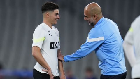 Manchester City's head coach Pep Guardiola, right, speaks with his team forward Julian Alvarez during a training session at the Ataturk Olympic Stadium in Istanbul, Turkey, Friday, June 9, 2023. Manchester City and Inter Milan are making their final preparations ahead of their clash in the Champions League final on Saturday night. (AP Photo/Manu Fernandez)