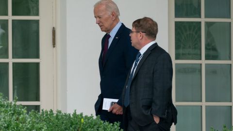 Médico de Biden rechaza en que el presidente esté en tratamiento por Párkinson