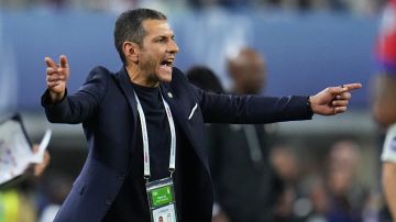 Mexico head coach Jaime Lozano reacts during the second half of a CONCACAF Nations League semifinals soccer match, Thursday, March 21, 2024, in Arlington, Texas. (AP Photo/Julio Cortez)