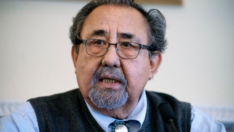 El representante Raúl Grijalva, demócrata de Arizona, opina que Biden debe suspender su carrera para la reelección.