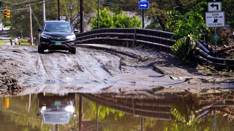 La administración Biden otorgó subvenciones para financiar proyectos destinados a fortalecer la envejecida infraestructura del país.