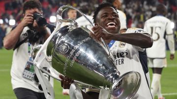 Real Madrid's Vinicius Junior celebrates at the end of the Champions League final soccer match between Borussia Dortmund and Real Madrid at Wembley stadium in London, Saturday, June 1, 2024. Real Madrid won 2-0. (AP Photo/Ian Walton)