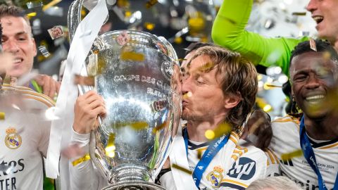 Real Madrid's Luka Modric kisses the trophy after winning the Champions League final soccer match between Borussia Dortmund and Real Madrid at Wembley stadium in London, Saturday, June 1, 2024. (AP Photo/Kirsty Wigglesworth)