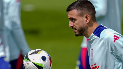 Spain's Joselu controls the ball during a training session at his base camp in Donaueschingen, Germany, Thursday, June 13, 2024, ahead of their Group B soccer match against Croatia at the Euro 2024 soccer tournament. (AP Photo/Manu Fernandez)