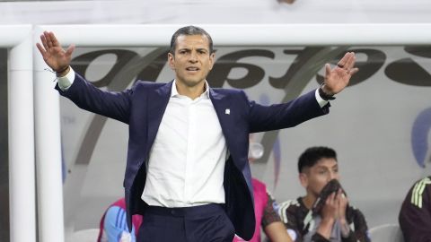 Mexico coach Jaime Lozano instructs players during a Copa America Group B soccer match against Jamaica in Houston, Saturday, June 22, 2024. (AP Photo/David J. Phillip)