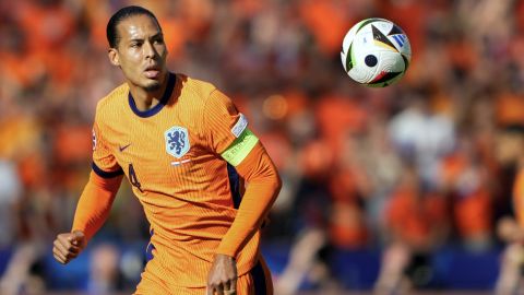 Holanda, capitaneada por Virgil van Dijk, buscará su pase a cuartos de final este martes.