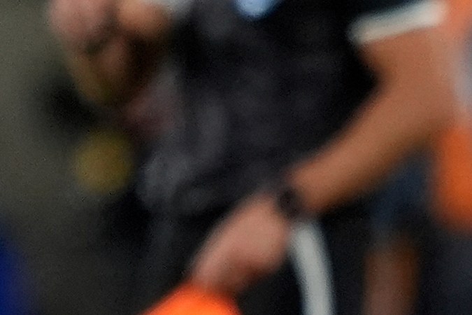 La imagen de Lionel Messi adolorido durante el encuentro de la segunda jornada de la fase de grupos de la Copa América en el que Argentina venció a Chile.