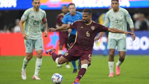 Yangel Herrera durante el partido contra México en la fase de grupos de la Copa América.