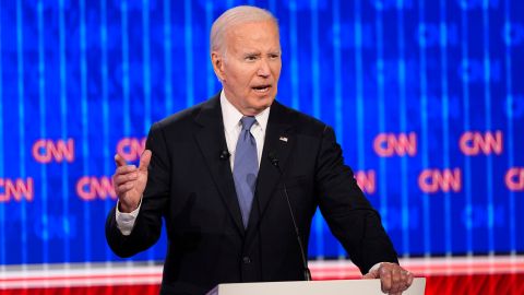 El presidente Biden enfrenta críticas por su actuación en debate de CNN y varios otros errores.