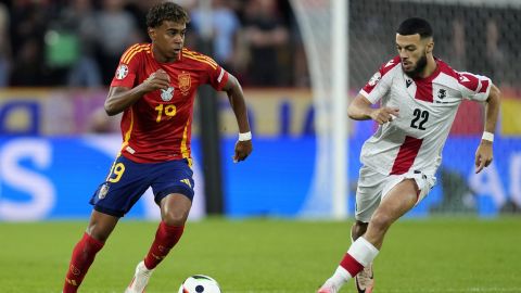 Spain's Lamine Yamal fights for the ball against Georgia's Georges Mikautadze during a round of sixteen match between Spain and Georgia at the Euro 2024 soccer tournament in Cologne, Germany, Sunday, June 30, 2024. (AP Photo/Darko Vojinovic)