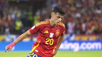 Spain's Pedri runs with the ball during a round of sixteen match between Spain and Georgia at the Euro 2024 soccer tournament in Cologne, Germany, Sunday, June 30, 2024. (AP Photo/Darko Vojinovic)