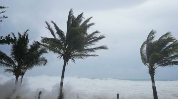 México en alerta ante el avance del huracán Beryl que podría impactar en la península de Yucatán