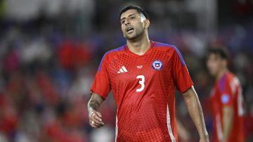 Chile defender Guillermo Marián (3) follows a play against Canada during the second half of a Copa America Group A soccer match, Saturday, June 29, 2024, in Orlando, Fla. (AP Photo/Phelan M. Ebenhack)