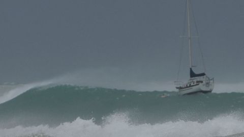 Beryl toca tierra como huracán categoría 1 en la costa de Texas