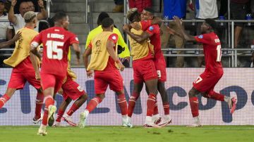 Panama's Eduardo Guerrero, second from right, is congratulated after scoring his side's 2nd goal against Bolivia during a Copa America Group C soccer match in Orlando, Fla., Monday, July 1, 2024. (AP Photo/John Raoux)