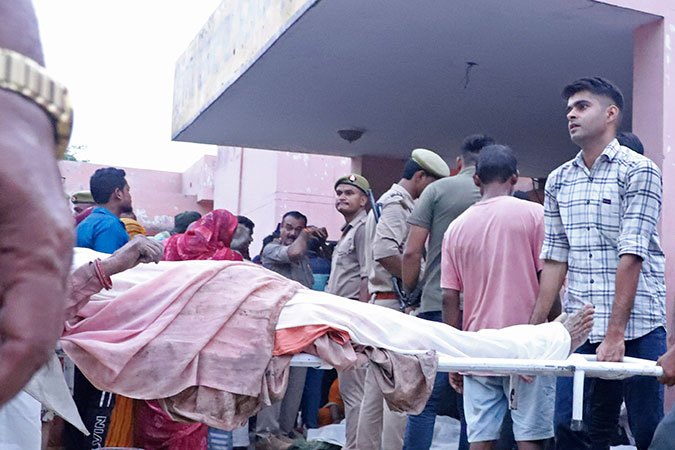 Más de 50 muertos deja una estampida en acto religioso en la India