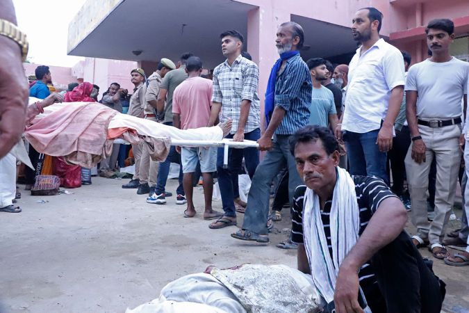 Más de 50 muertos deja una estampida en acto religioso en la India