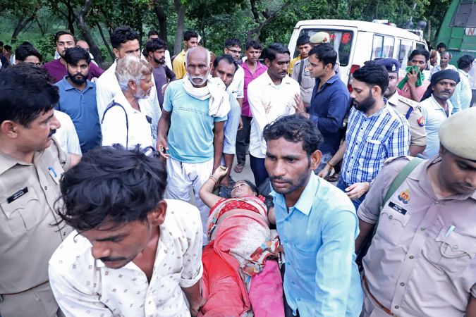 Más de 50 muertos deja una estampida en acto religioso en la India