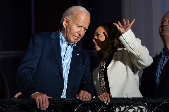 Líderes demócratas arropan a Biden tras decisión de retirarse de la carrera presidencial