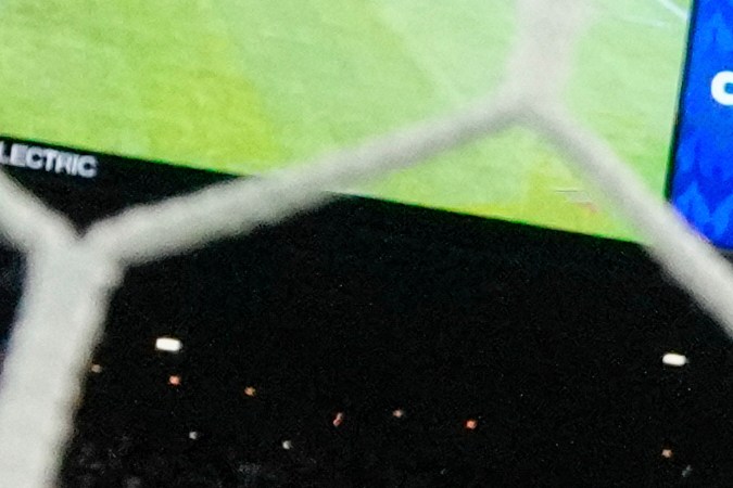 El momento en el que Emiliano Martínez detiene el cobro de penal lanzado por el ecuatoriano Ángel Mena en la definición del encuentro de los cuartos de final de la Copa América 2024.