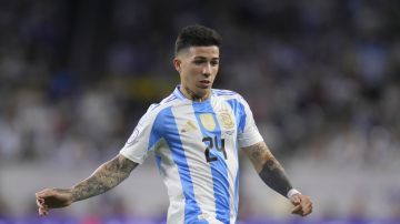 Argentina's Enzo Fernandez during a Copa America quarterfinal soccer match against Argentina in Houston, Thursday, July 4, 2024. (AP Photo/Julio Cortez)