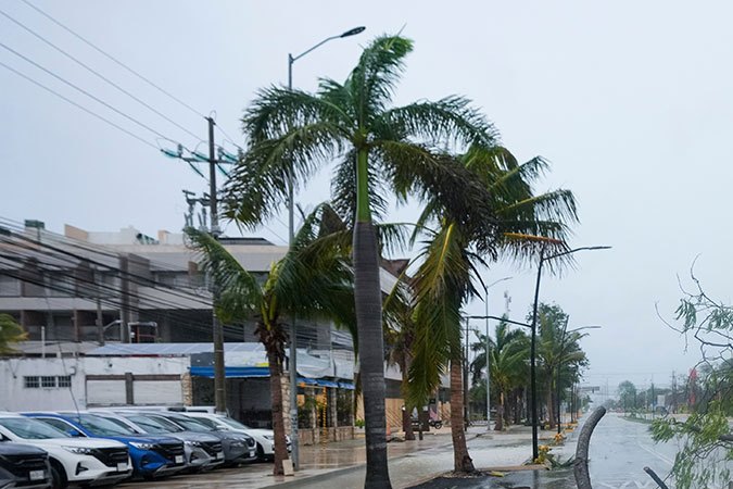 Beryl deja “fuertes” lluvias en el norte de México mientras se aproxima a Texas