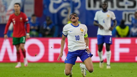 El astro francés Kylian Mbappé durante un momento del encuentro entre lo galos y los portugueses.
