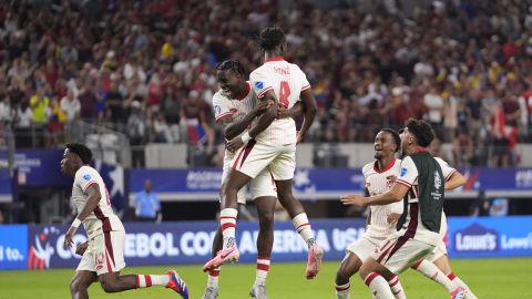 Canada midfielder Ismael Kone (8) celebrates with teammates after making the winning penalty kick during a Copa America quarterfinal soccer match between Venezuela and Canada in Arlington, Texas, Friday, July 5, 2024. (AP Photo/Tony Gutierrez)