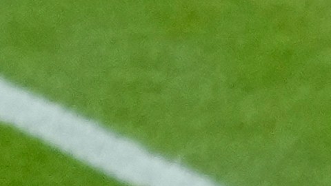 El momento del autogol de Mert Müldür en una jugada protagonizada por Cody Gakpo.