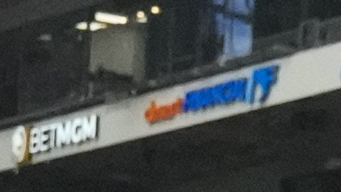 James Rodríguez celebra tras anotar el segundo gol de Colombia en la victoria 5-0 ante Panamá por los cuartos de final de la Copa América, el sábado 6 de julio de 2024, en Glendale, Arizona. (AP Foto/Rick Scuteri)