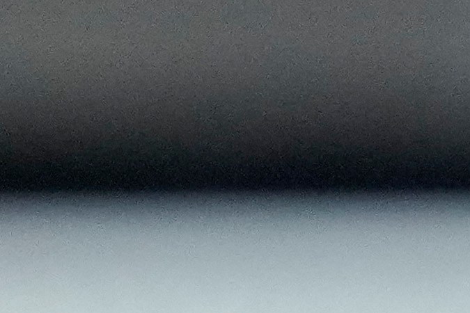 Endrick siendo marcado por el uruguayo Ronald Araujo, con quien coincidirá en su nueva etapa en LaLiga con el brasileño siendo jugador del Real Madrid y el charrúa del FC Barcelona.