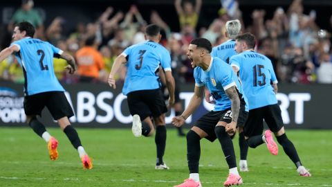 Los jugadores de la Selección de Uruguay celebrando después de concretar su victoria en la tanda de penales ante Brasil en los cuartos de final de la Copa América Estados Unidos 2024.