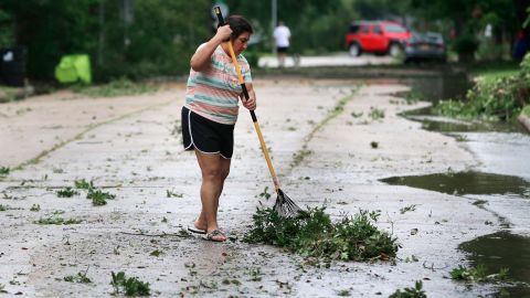 Peligrosa ola de calor amenaza a los afectados por el huracán Beryl en Texas