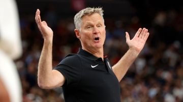 Steve Kerr llegó este domingo a Abu Dhabi con el resto de la Selección de Estados Unidos para seguir con su preparación para los Juegos Olímpicos 2024.