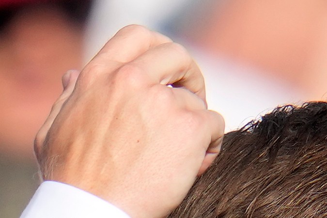 Donald Trump aseguró que se mantendrá fuerte y desafiante tras el ataque