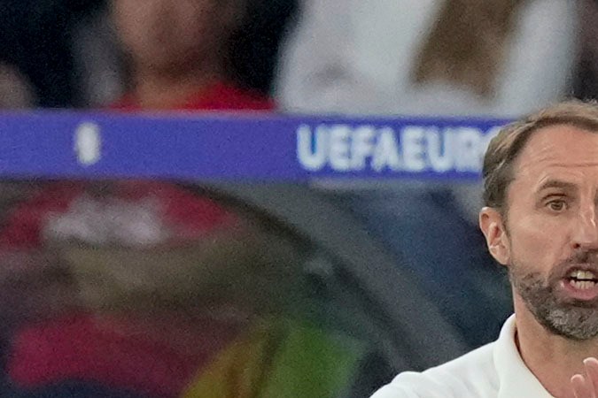 La salida de Gareth Southgate tomó por sorpresa a los dirigentes del fútbol inglés por lo que están en la búsqueda de un nuevo seleccionador nacional para encarar la clasificación a la Copa del Mundo 2026.