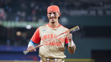 American League's Jarren Duran, of the Boston Red Sox, holds the award for the most valuable player after the MLB All-Star baseball game, Tuesday, July 16, 2024, in Arlington, Texas. (AP Photo/Julio Cortez)