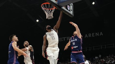 Serbia's Aleksa Avramovic, right, scores during an exhibition basketball match between Serbia and the United States at the USA Basketball Showcase, ahead of the 2024 Paris Olympic basketball tournament, in Abu Dhabi, United Arab Emirates, Wednesday, July 17, 2024. (AP Photo/Altaf Qadri)