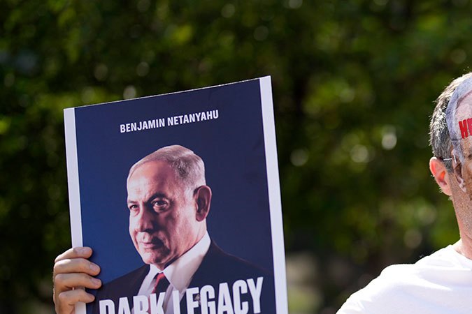 Netanyahu califica de "idiotas útiles de Irán” a los manifestantes que protestan afuera del Capitolio