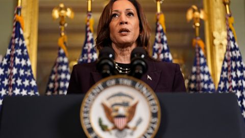 La vicepresidenta Kamala Harris aspira a convertirse en la primera presidenta de EEUU.