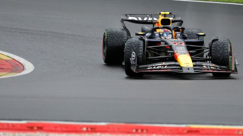 El mexicano Sergio "Checo" Pérez durante la clasificación de este sábado previo al Gran Premio de Bélgica.