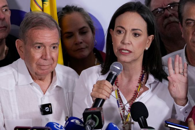 La líder opositora María Corina Machado denunció fraude electoral.